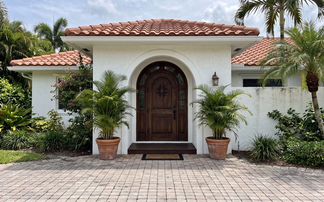 Front entry, sample image